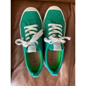 Cariuma OCA organic canvas green sneakers natural rubber size 9 NWOT